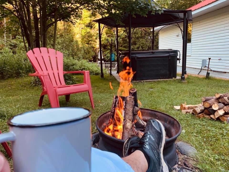 Camping Chalets Spas Pignons Rouges Saint Romain Exteriör bild
