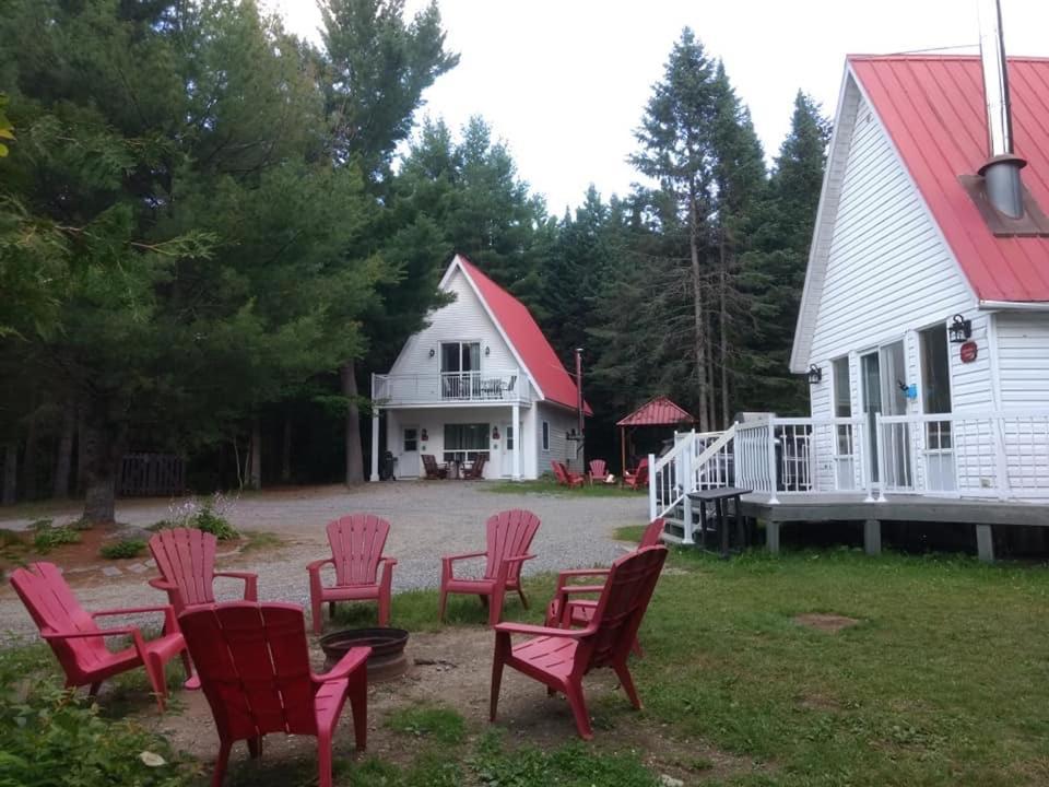 Camping Chalets Spas Pignons Rouges Saint Romain Exteriör bild